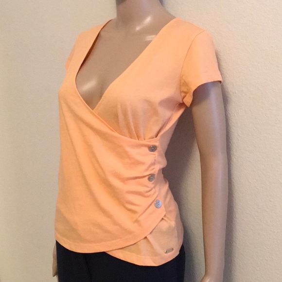 NWOT Guess top size M peach - Picture 2 of 3
